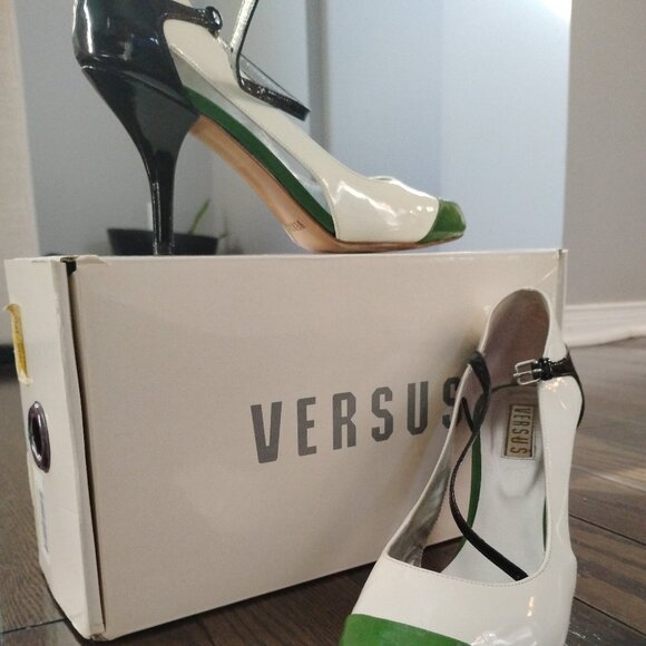 Versus by Versace Green cap toe, black and white patent leather Mary Jane heels - Picture 1 of 5